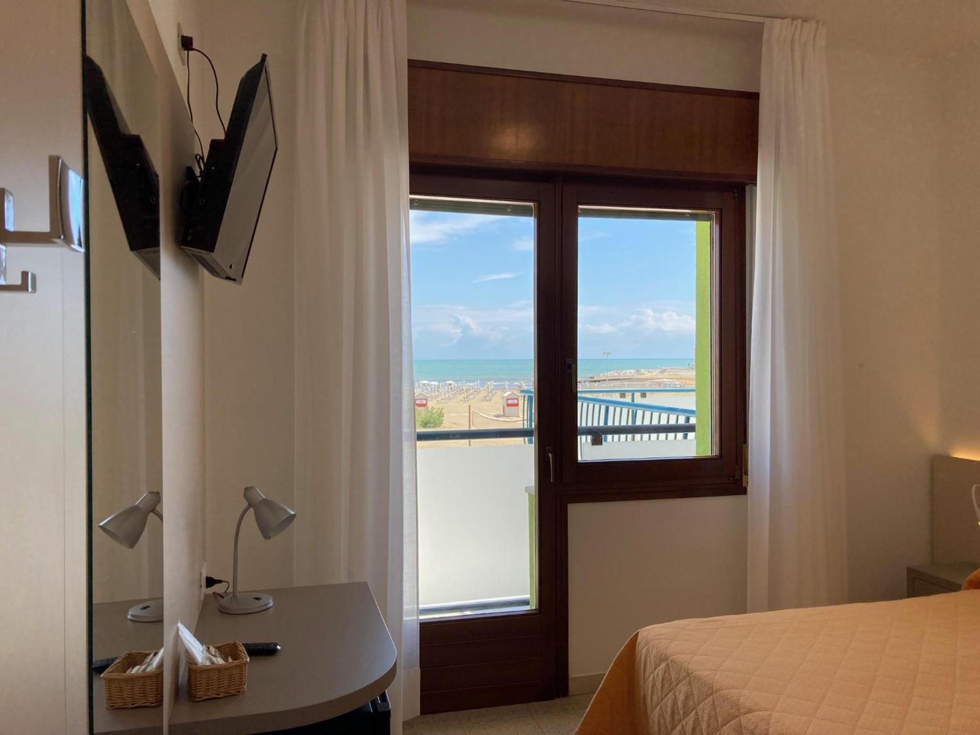 Hotel Giacomazzo Caorle Kültér fotó